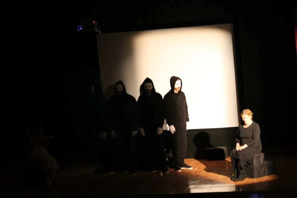 Foto 2 - Buena entrada para ver &lsquo;Mujeres de arena&rsquo; en el Certamen de Teatro Villa de Lumbrales  