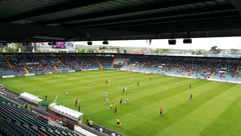 Sigue en directo el CF Salmantino UDS-Poblense con la Segunda B en juego (FINAL, 2-2)