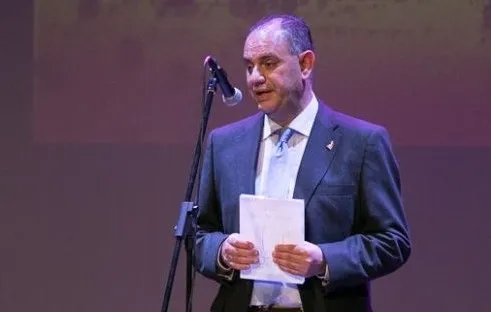 Foto 2 - Jos&eacute; Ram&oacute;n Cid recoge el premio entregado por la Asociaci&oacute;n Reino de Le&oacute;n de Amigos del...