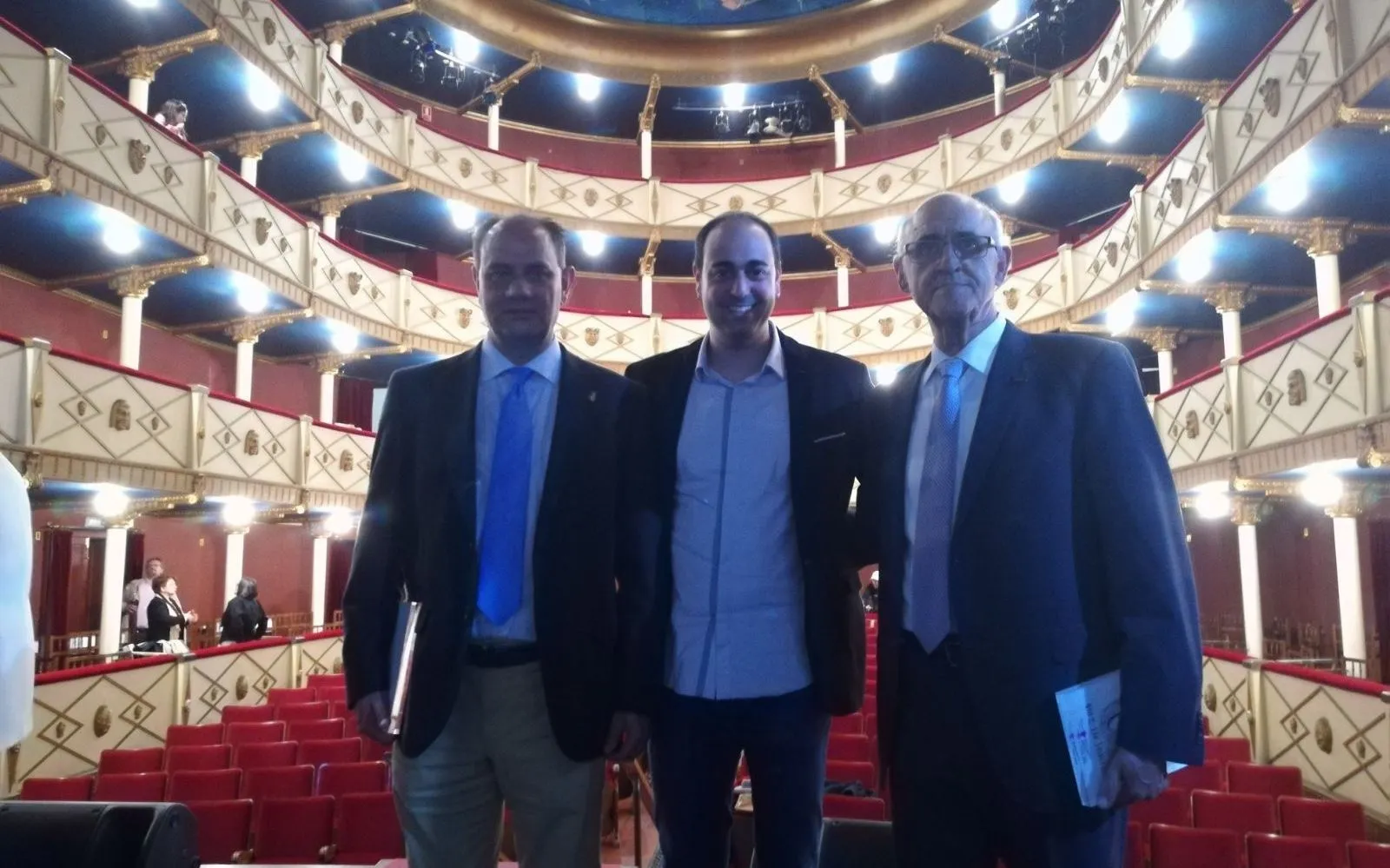 José Ramón Cid recoge el premio entregado por la Asociación Reino de León de Amigos del...