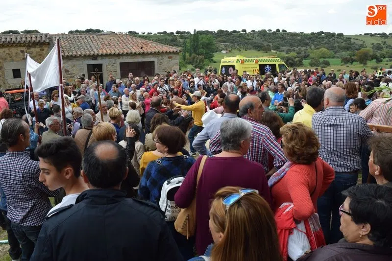 Foto 6 - La Virgen de Valdejimena procesiona entre el fervor y la fiesta