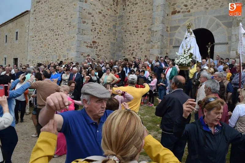 Foto 5 - La Virgen de Valdejimena procesiona entre el fervor y la fiesta