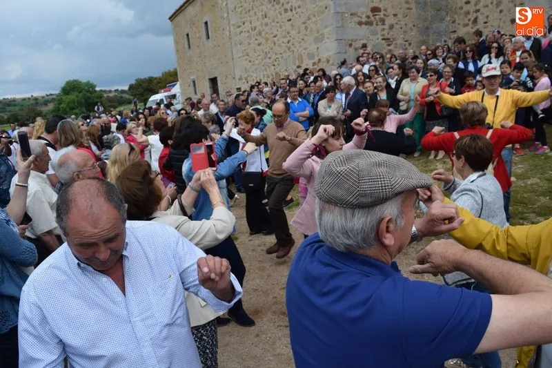 Foto 4 - La Virgen de Valdejimena procesiona entre el fervor y la fiesta