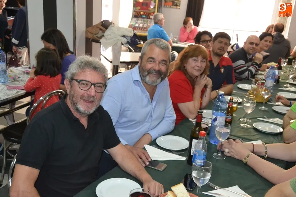 Foto 7 - Los concursantes de Saber y Ganar se despiden de Mir&oacute;briga degustando los platos de la tierra  