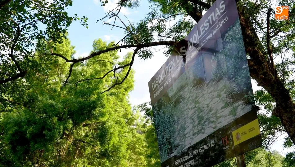 Cartel junto al Puente de la Malena