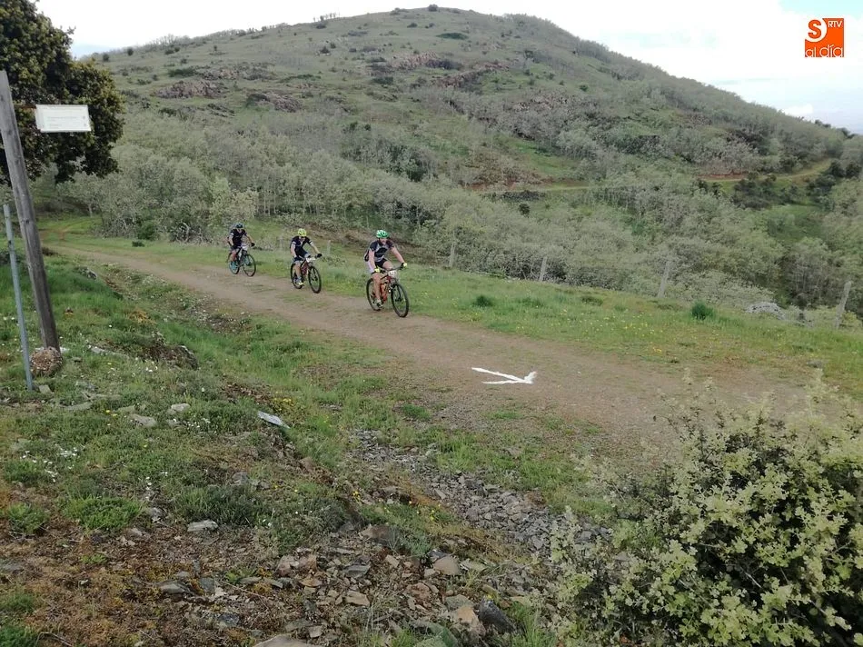 Foto 9 - &Oacute;scar Hern&aacute;ndez y Mar&iacute;a Gil-Garc&iacute;a ganan la IV Subida al Pico Cervero