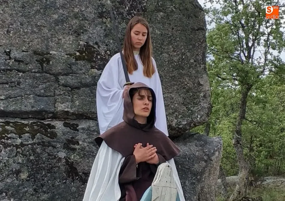 Foto 5 - El p&uacute;blico aplaude la Loa infantil de Cateja Teatro