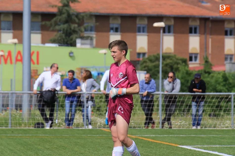 Foto 10 - El ascendido Santa Marta cierra la Liga en Regional Juvenil con una goleada ante un descendido...