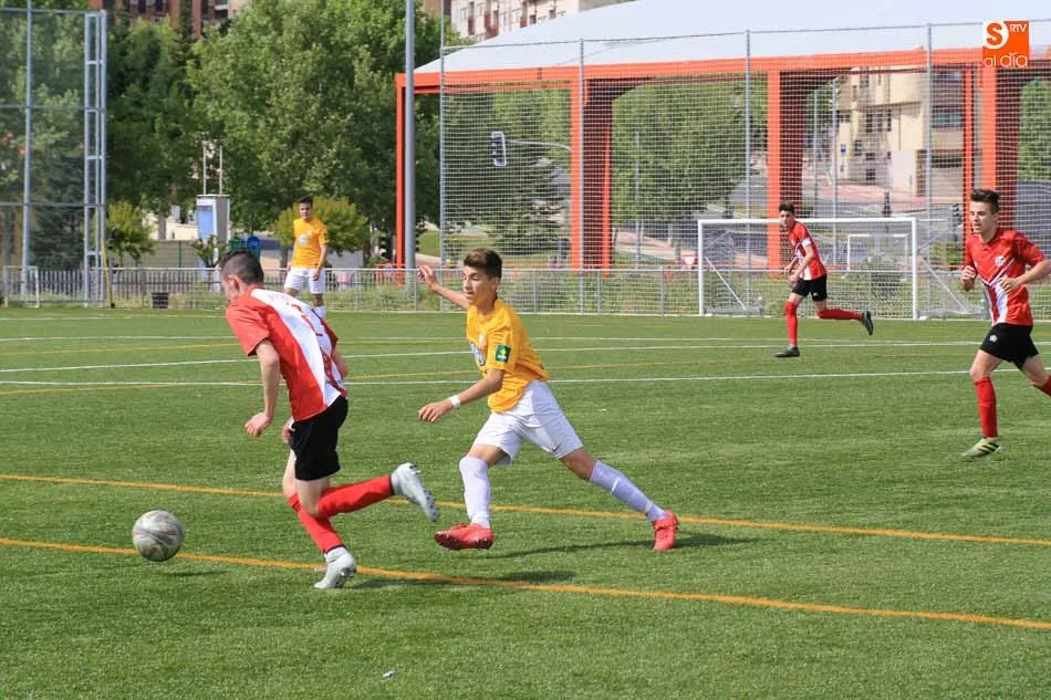 Foto 9 - El ascendido Santa Marta cierra la Liga en Regional Juvenil con una goleada ante un descendido...