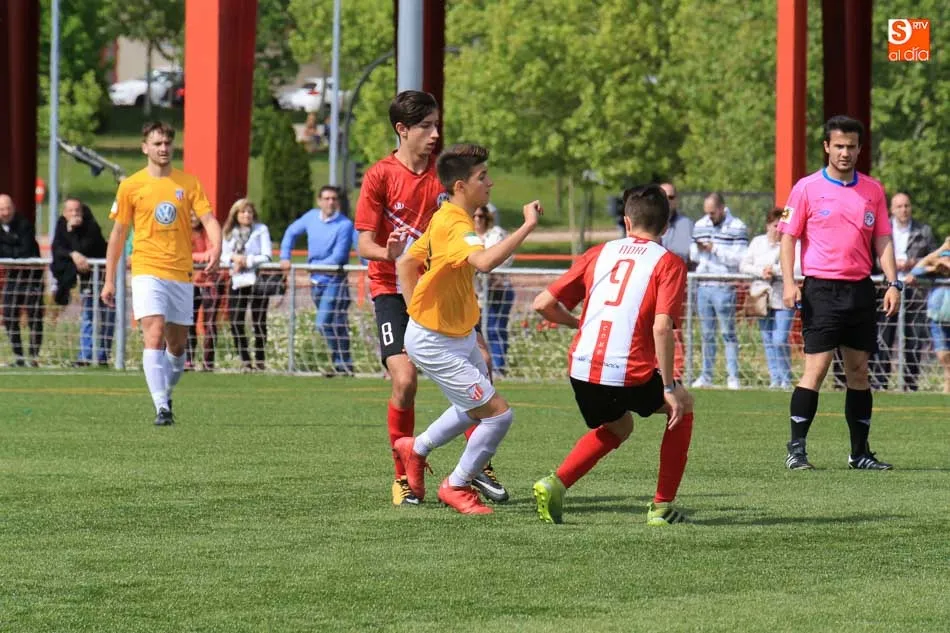 Foto 8 - El ascendido Santa Marta cierra la Liga en Regional Juvenil con una goleada ante un descendido...