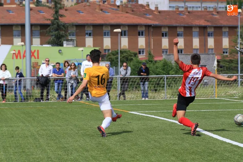 Foto 2 - El ascendido Santa Marta cierra la Liga en Regional Juvenil con una goleada ante un descendido...