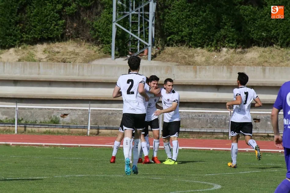 Foto 11 - El Salmantino B rinde honor al ascendido Ribert y luego le derrota en Las Pistas (3-2)