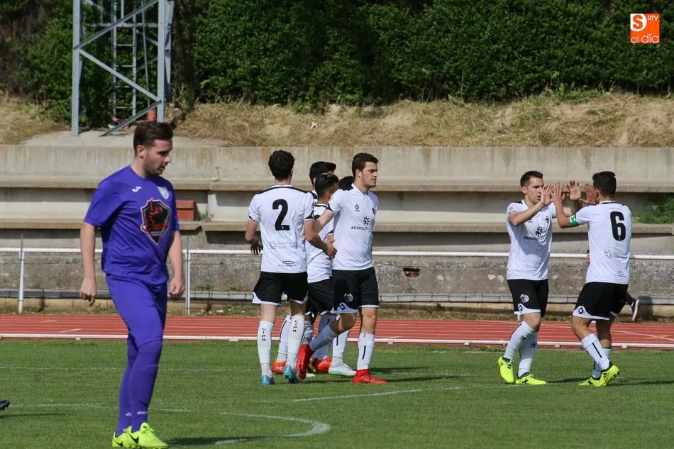 Foto 10 - El Salmantino B rinde honor al ascendido Ribert y luego le derrota en Las Pistas (3-2)