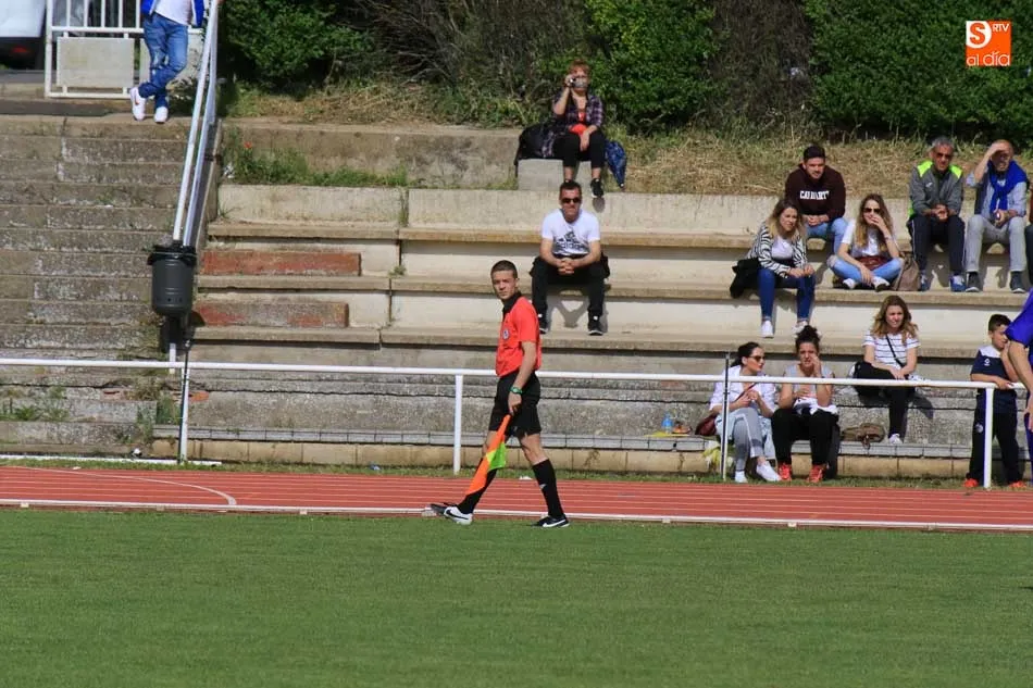 Foto 9 - El Salmantino B rinde honor al ascendido Ribert y luego le derrota en Las Pistas (3-2)