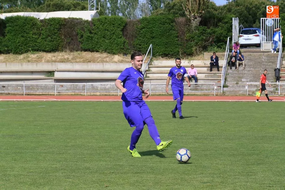 Foto 8 - El Salmantino B rinde honor al ascendido Ribert y luego le derrota en Las Pistas (3-2)