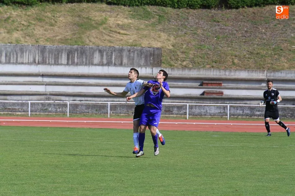 Foto 5 - El Salmantino B rinde honor al ascendido Ribert y luego le derrota en Las Pistas (3-2)
