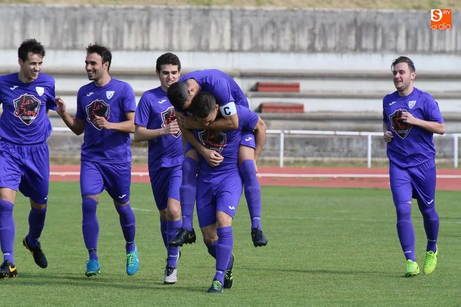 Foto 4 - El Salmantino B rinde honor al ascendido Ribert y luego le derrota en Las Pistas (3-2)