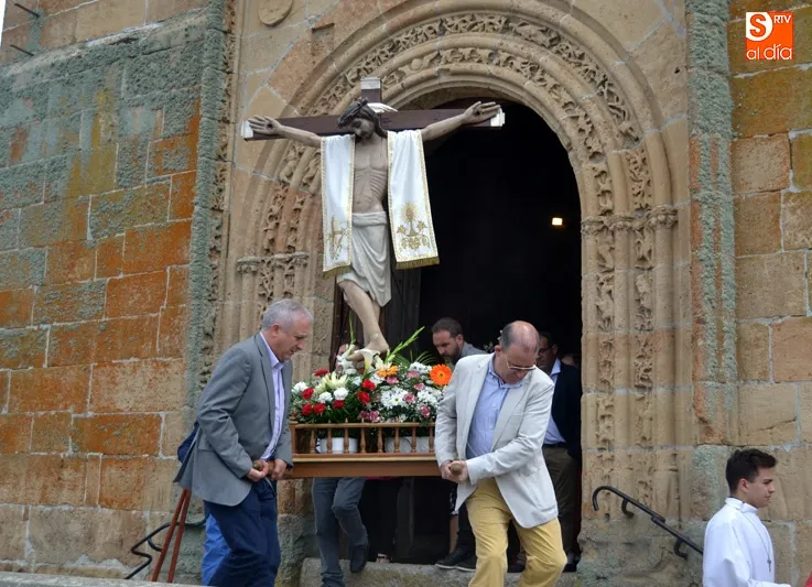 Foto 5 - Animaci&oacute;n y honras acompa&ntilde;an al Santo Cristo de la Custodia durante su primera jornada festiva en ...