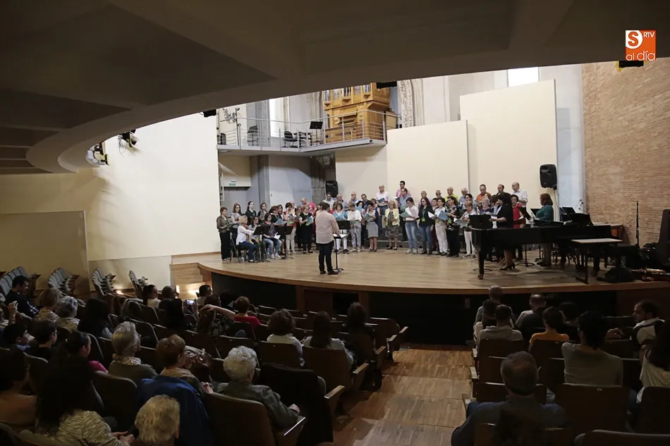 Foto 6 - Las I Jornadas Corales Salmantinas concluyen con un cuidado concierto