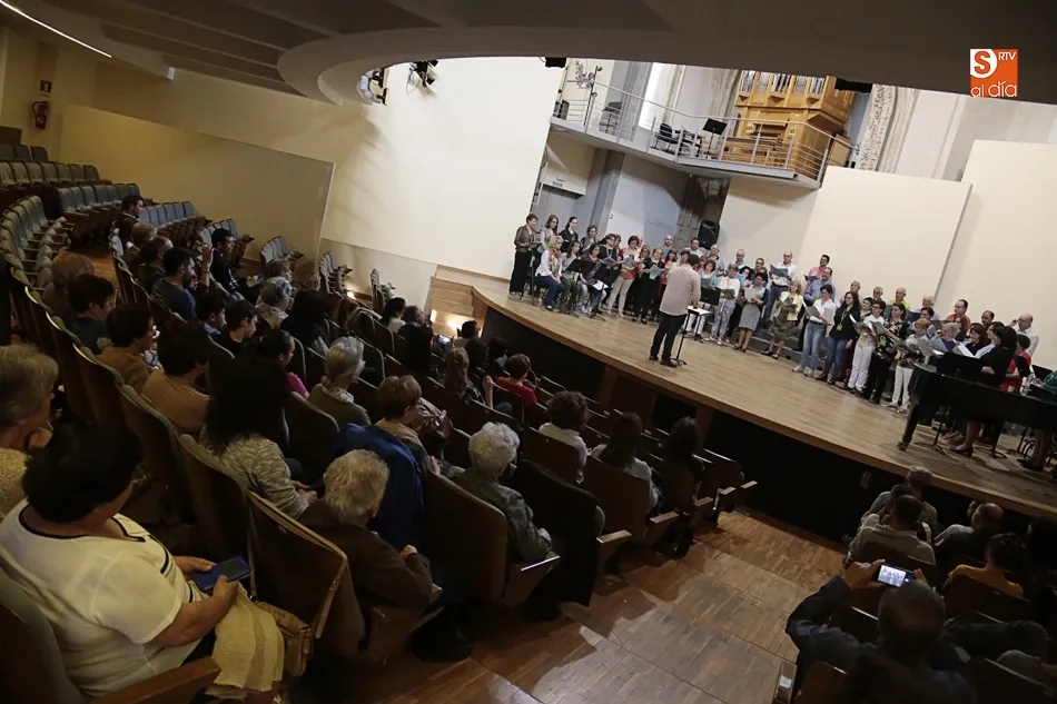 Foto 2 - Las I Jornadas Corales Salmantinas concluyen con un cuidado concierto