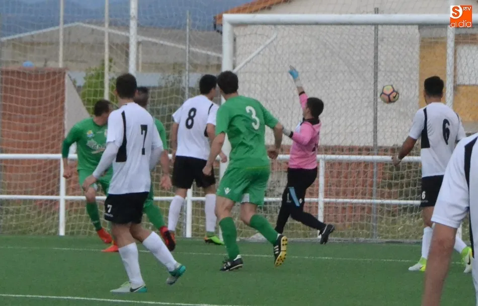 Foto 6 - El Ciudad Rodrigo finaliza 6&ordm; tras lograr a &uacute;ltima hora la victoria en el exilio de urgencia de...