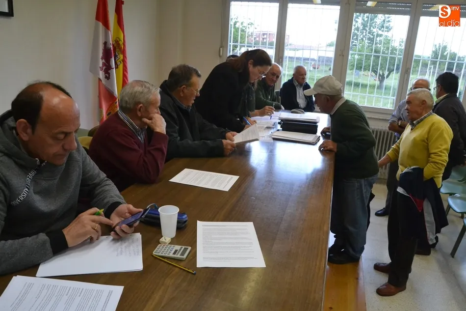 Foto 7 - Los Regantes de la Margen Izquierda buscan apoyo en organismos p&uacute;blicos para mejorar sus...