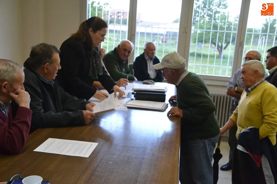 Foto 6 - Los Regantes de la Margen Izquierda buscan apoyo en organismos p&uacute;blicos para mejorar sus...