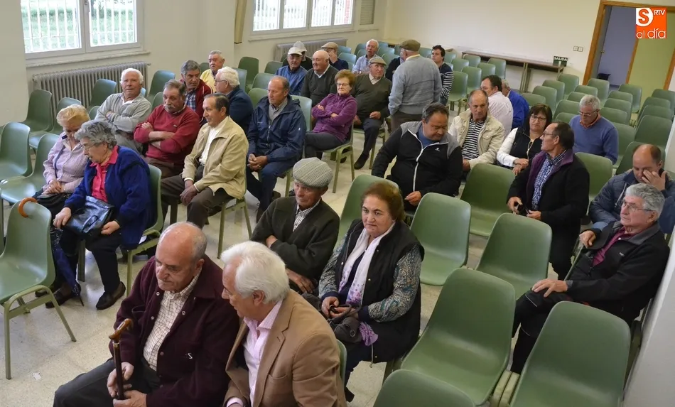 Los Regantes de la Margen Izquierda buscan apoyo en organismos públicos para mejorar sus...