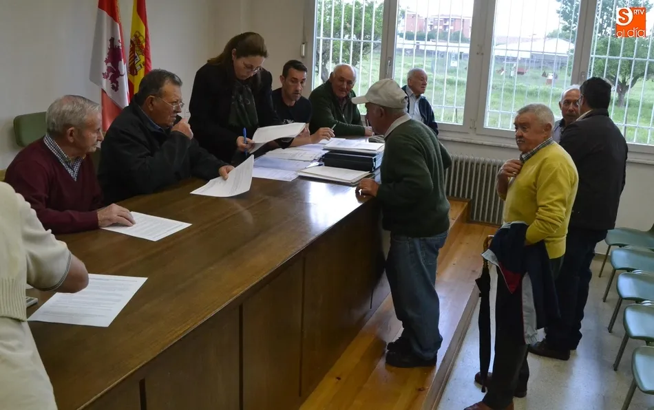Foto 8 - Los Regantes de la Margen Izquierda buscan apoyo en organismos p&uacute;blicos para mejorar sus...