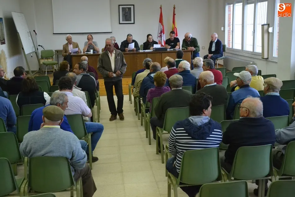 Foto 2 - Los Regantes de la Margen Izquierda buscan apoyo en organismos p&uacute;blicos para mejorar sus...