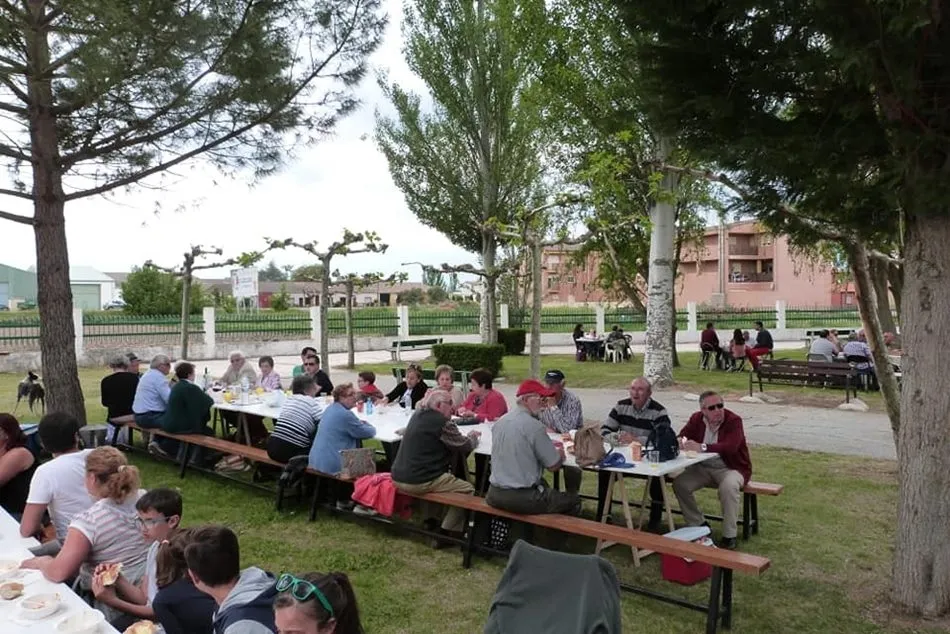 Foto 10 - La solidaridad une Aldearrubia y Encinas de Abajo