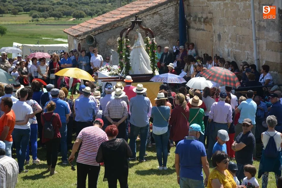 Foto 2 - Los salmantinos se re&uacute;nen un a&ntilde;o m&aacute;s para honrar a la Virgen de los Remedios