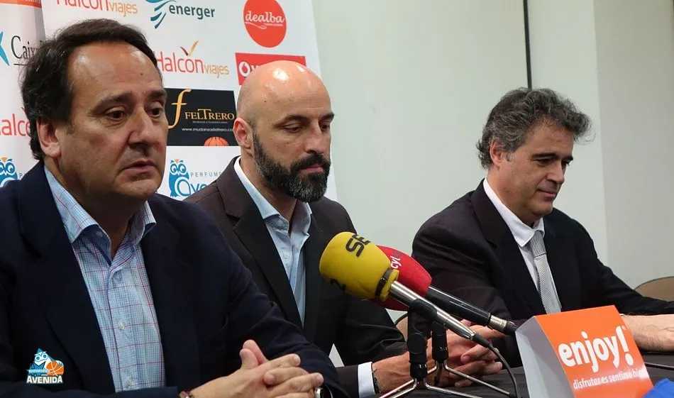 Foto 3 - Lino L&oacute;pez, &ldquo;apuesta ganadora&rdquo; para el banquillo de Perfumer&iacute;as Avenida