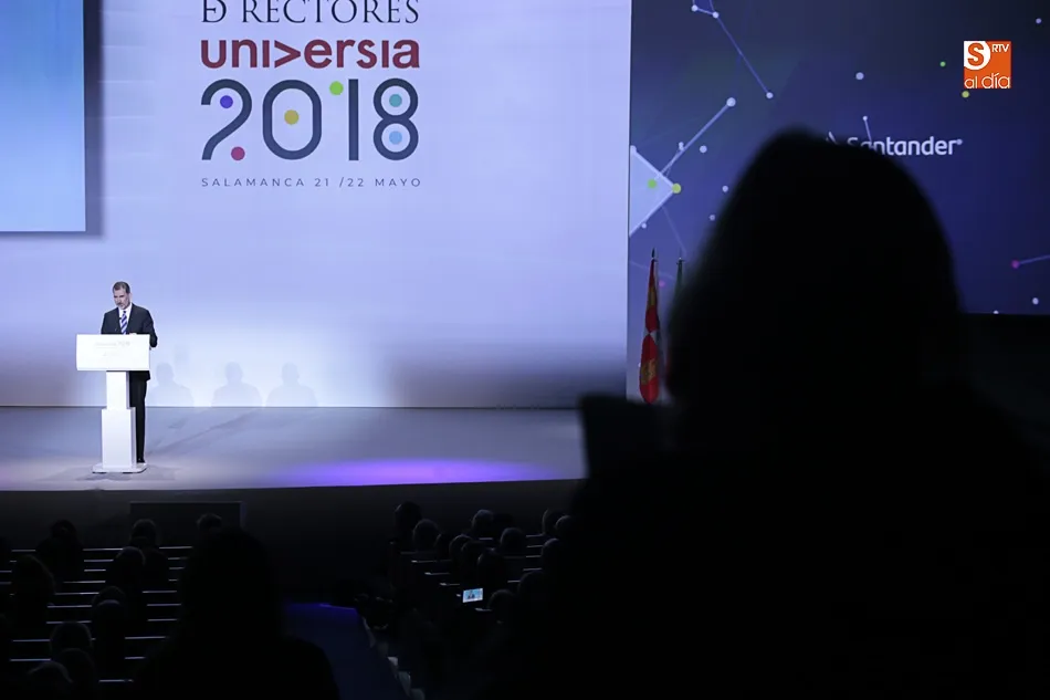 Foto 10 - Felipe VI subraya la importancia de "construir d&iacute;a a d&iacute;a una Universidad con liderazgo social,...
