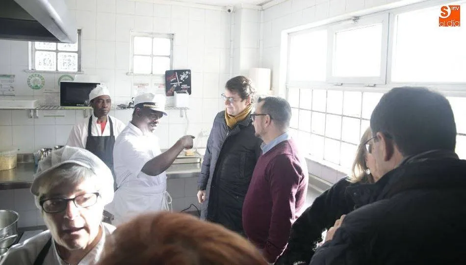 Visita del alcalde de Salamanca, Alfonso Fernández Mañueco, a la empresa de economía social Algo Nuevo