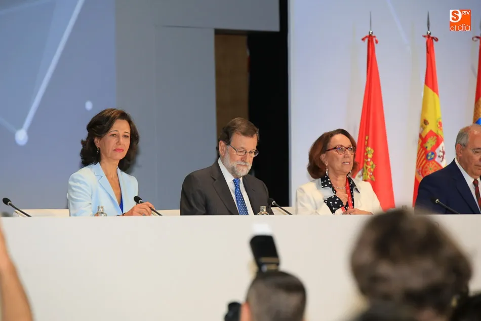 Foto 6 - Ana Bot&iacute;n pide m&aacute;s recursos p&uacute;blicos y privados para la educaci&oacute;n