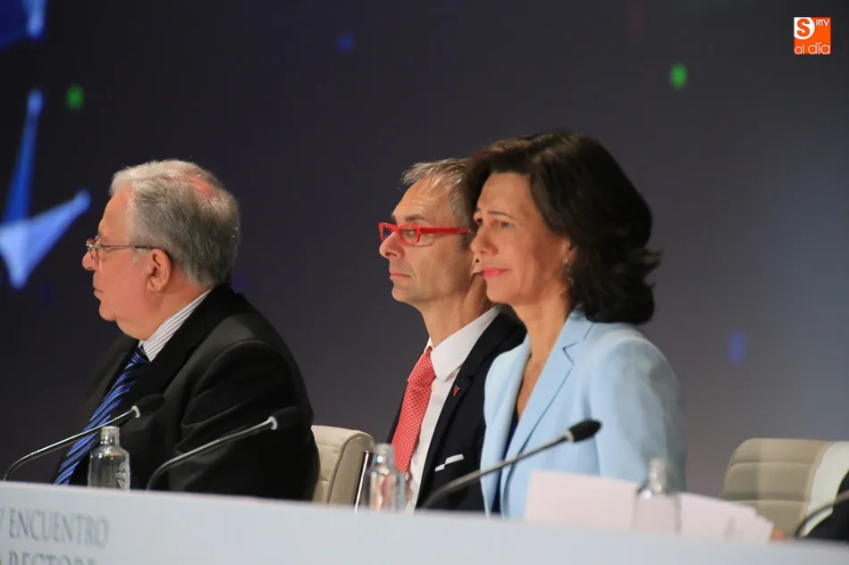 Foto 4 - Ana Bot&iacute;n pide m&aacute;s recursos p&uacute;blicos y privados para la educaci&oacute;n