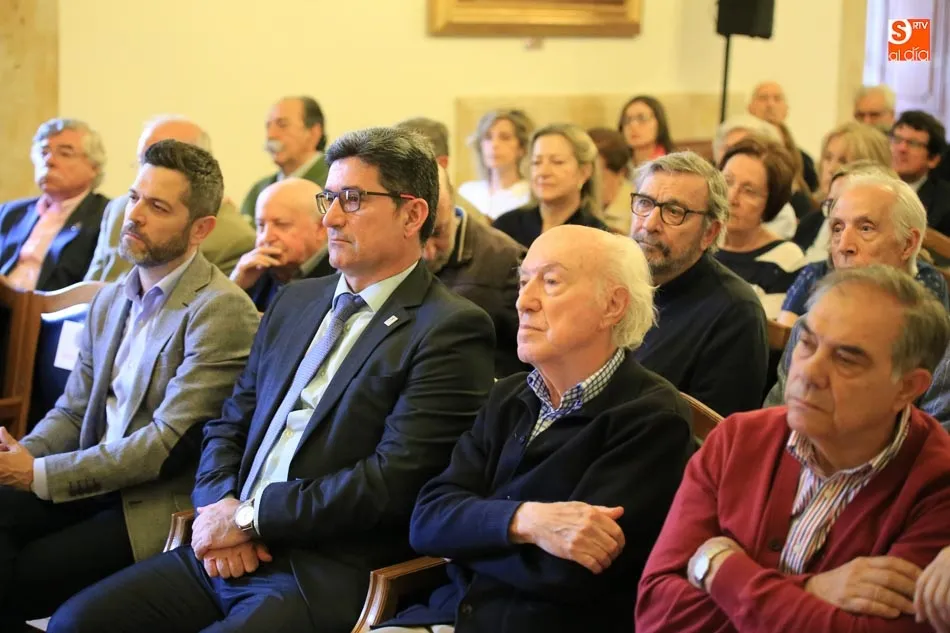 Foto 7 - Jos&eacute; Antonio Pascual realiza su primer discurso como miembro del Centro de Estudios Salmantinos  
