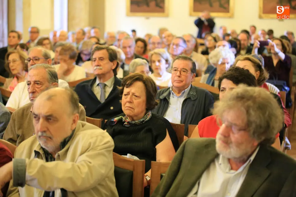 Foto 6 - Jos&eacute; Antonio Pascual realiza su primer discurso como miembro del Centro de Estudios Salmantinos  