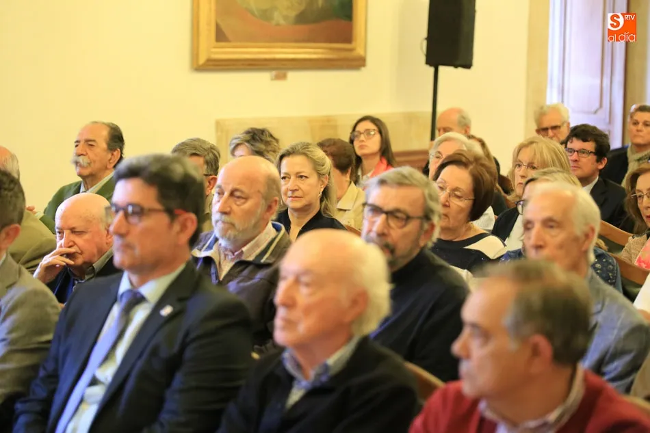 Foto 5 - Jos&eacute; Antonio Pascual realiza su primer discurso como miembro del Centro de Estudios Salmantinos  