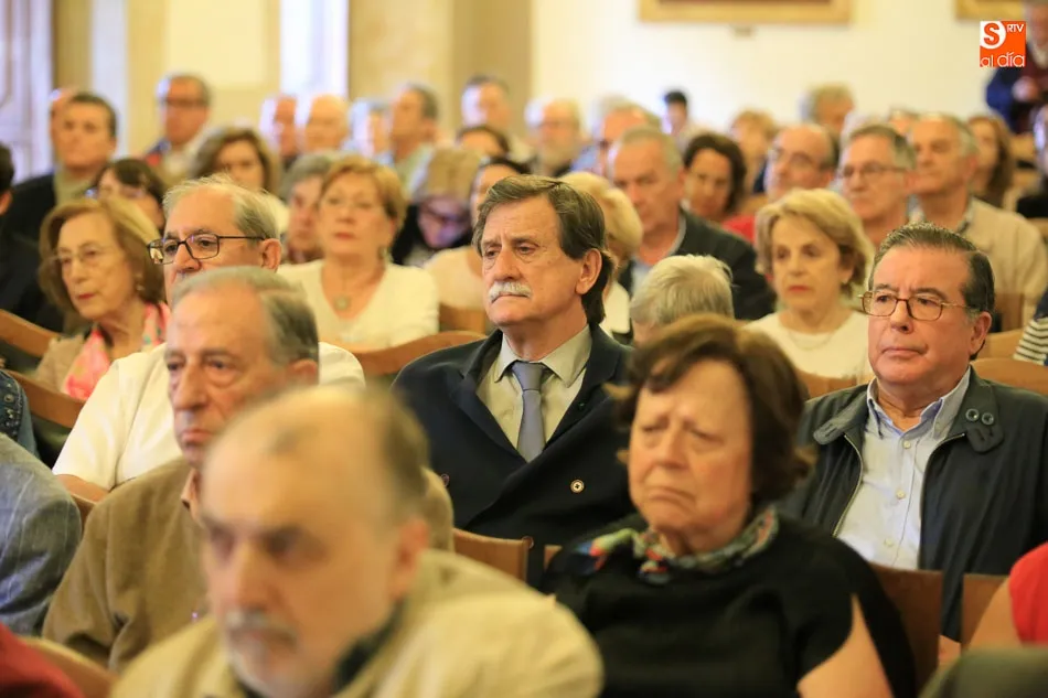 Foto 4 - Jos&eacute; Antonio Pascual realiza su primer discurso como miembro del Centro de Estudios Salmantinos  