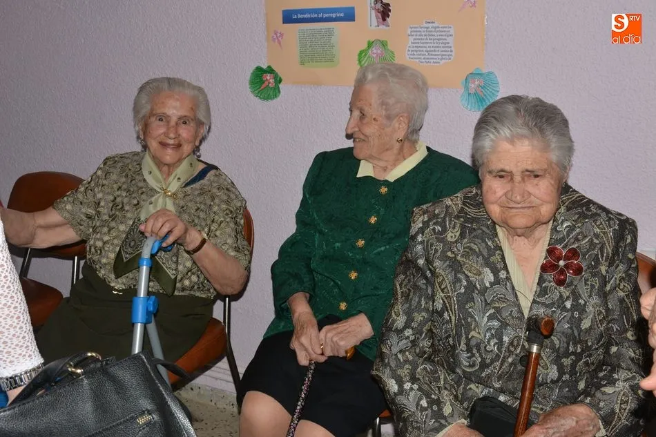 Foto 8 - Convivencia, panes y rosas en la fiesta de Santa Rita