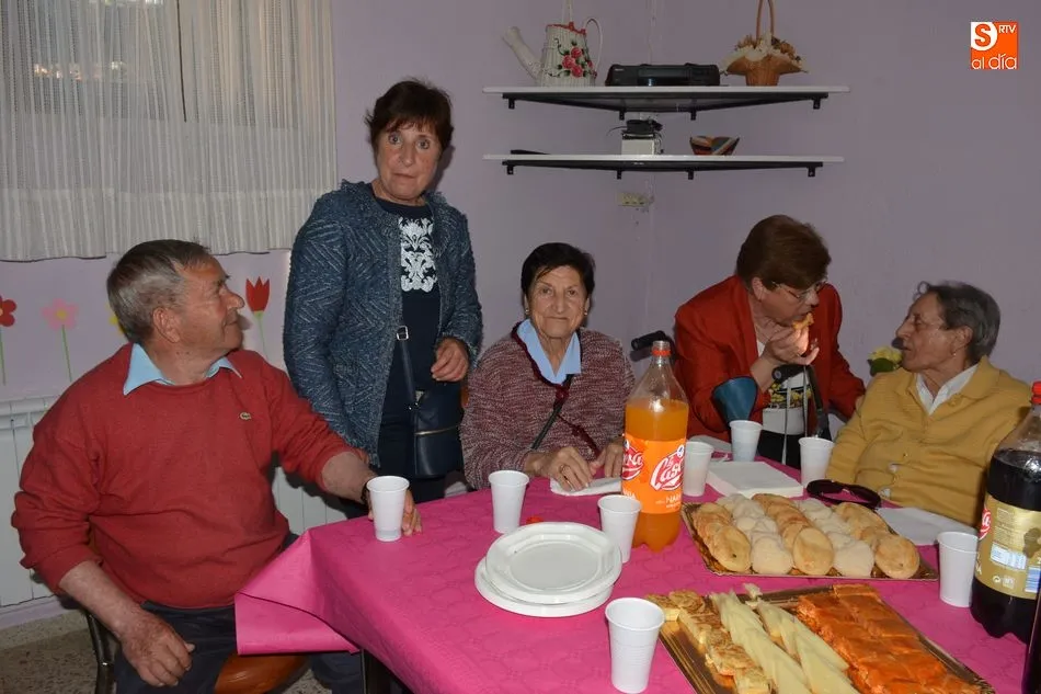 Foto 5 - Convivencia, panes y rosas en la fiesta de Santa Rita