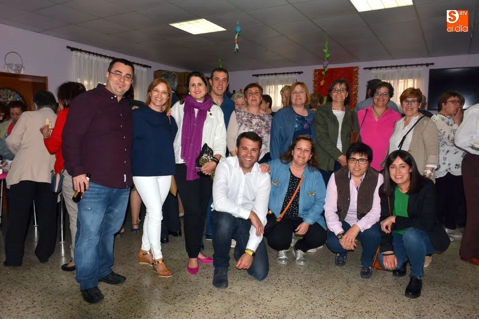 Foto 4 - Convivencia, panes y rosas en la fiesta de Santa Rita