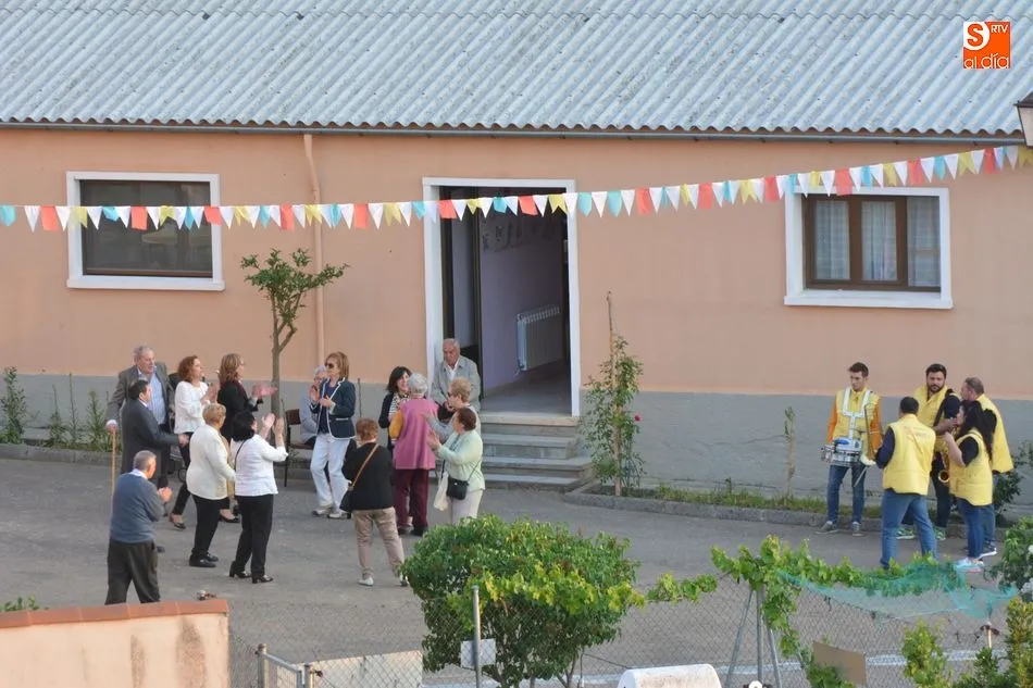 Foto 2 - Convivencia, panes y rosas en la fiesta de Santa Rita