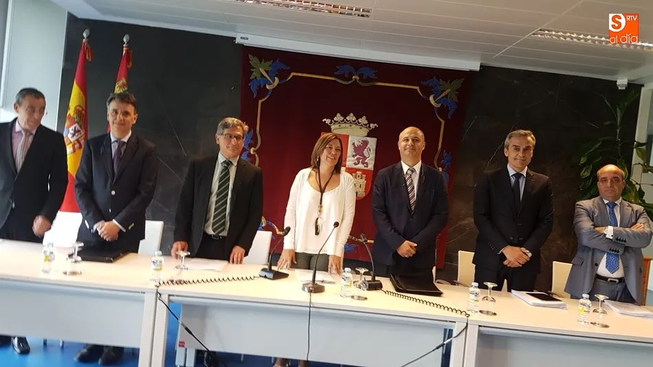 La consejera, junto a los directores generales, el secretario general y el delegado de la Junta