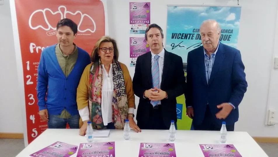 Eugenio Sánchez, Mª Victoria Gil, Enrique Sánchez Guijo y  Vicente del Bosque en la presentación del campus que lleva el nombre del exseleccionador