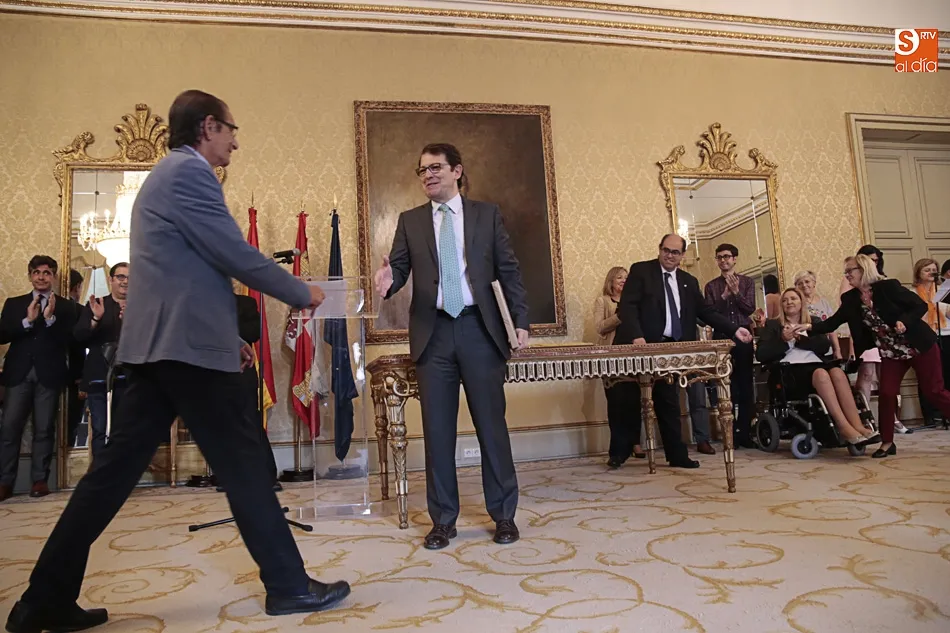 Foto 11 - Emotivo homenaje del Ayuntamiento a sus 28 funcionarios m&aacute;s veteranos
