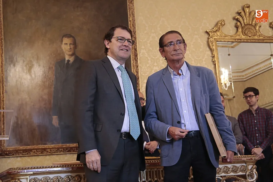 Foto 10 - Emotivo homenaje del Ayuntamiento a sus 28 funcionarios m&aacute;s veteranos