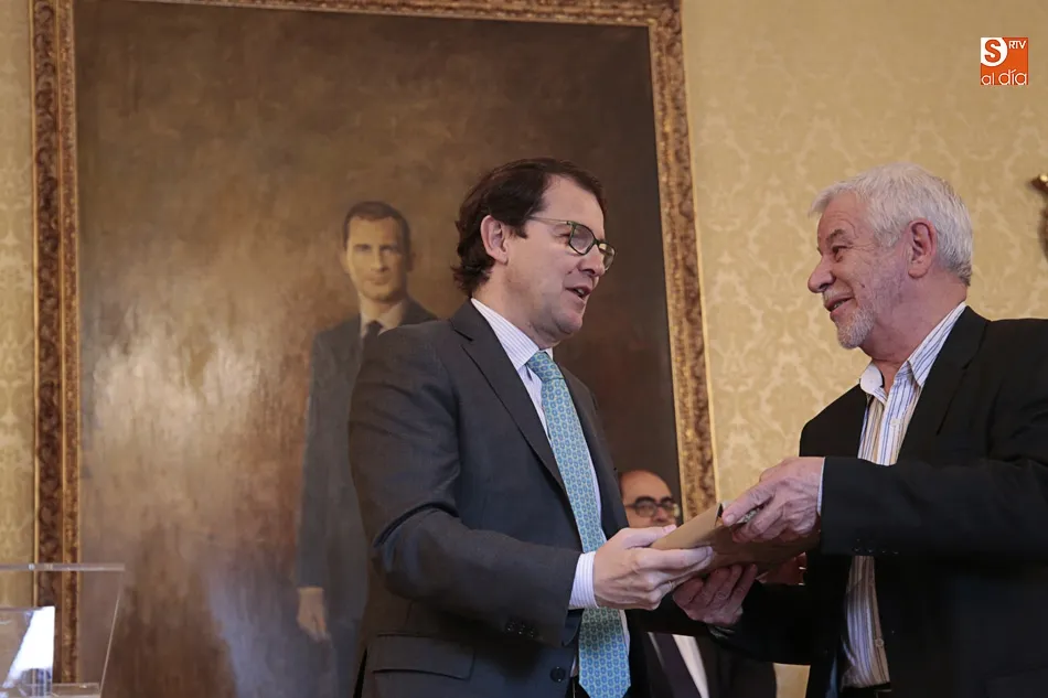 Foto 9 - Emotivo homenaje del Ayuntamiento a sus 28 funcionarios m&aacute;s veteranos